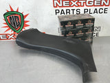 2005 C6 CORVETTE RH PASSENGER FRONT LOWER B PILLAR TRIM OEM 10381589 #478