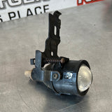 97 - 04 C5 CORVETTE RH PASSENGER FOG LIGHT w/ BRACKET OEM 10281936 VV426
