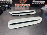 2008 PONTIAC G8 GT HOOD SCOOP VENTS WHITE OEM #1423