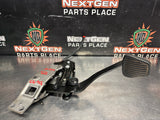 2010 CAMARO SS CLUTCH PEDAL WITH BRACKET/ LINE OEM 92233497 #1524