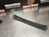 04 -06 PONTIAC GTO EXTERIOR B PILLAR WINDOW TRIM RH SIDE 92093112 OEM #1025