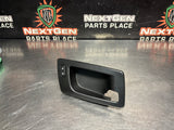 2004 CADILLAC CTS-V RH PASSENGER INTERIOR DOOR HANDLE BEZEL 25752962 OEM #1467