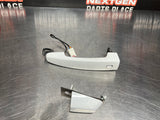 2016 CAMARO SS LH DRIVER SIDE DOOR HANDLE WHITE OEM #795