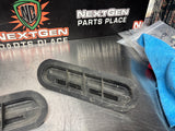 08 09 PONTIAC G8 GT HOOD VENT DUCT INSERTS LH RH OEM 92218425 92218424 #1423