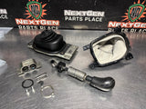 2015 CAMARO SS SHIFTER ASSEMBLY WITH BOOT/ KNOB WHITE STICHING OEM #1450