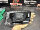 2004 CADILLAC CTS-V RH PASSENGER INTERIOR DOOR HANDLE BEZEL 25752962 OEM #1467