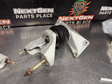 2005 CADILLAC CTS-V ENGINE MOUNT BRACKET SET LH RH DRIVER AND PASS SIDE OEM 1587