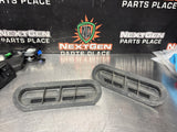 08 09 PONTIAC G8 GT HOOD VENT DUCT INSERTS LH RH OEM 92218425 92218424 #1423